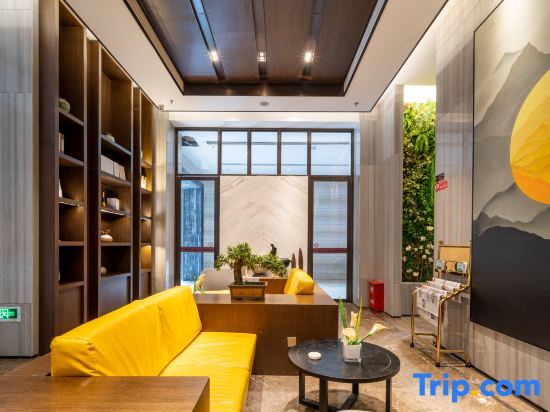 Ling Jiang Hotel — фото 1