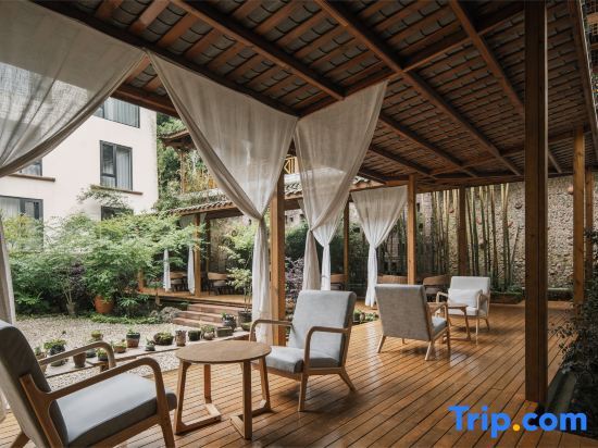 Чэнду: Tongqu Yinquan Hot Spring Resort