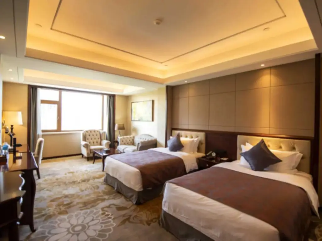 Heihe Yinjian Jianguo Hotel — фото 1
