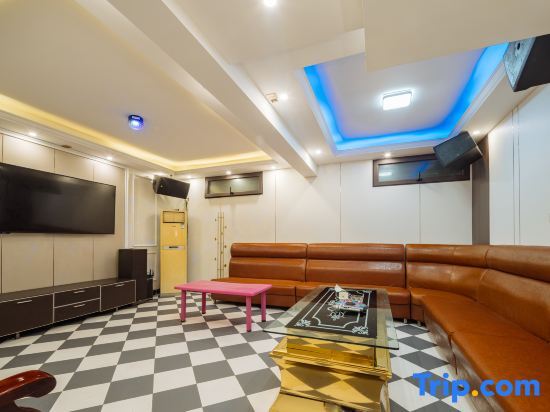 Шанхай: Floral Hotel·  Xiangshe Homestay (Shanghai International Tourism Resort Store)