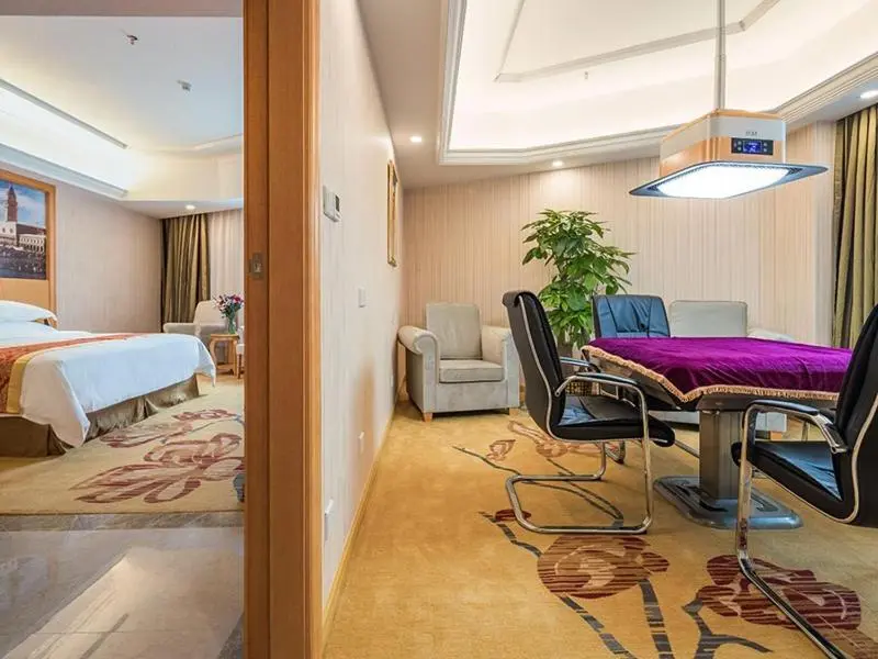 Шэньчжэнь: Vienna International Hotel Shenzhen Bantian Jihua Road Shangxue
