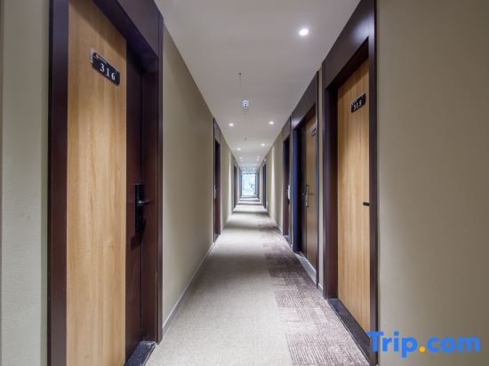 Шанхай: Rest Hotel (Shanghai Jinshan Bailian Shopping Center)