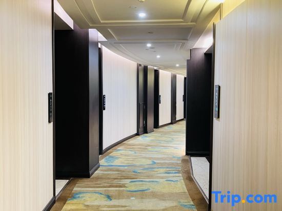 Дэхун: Ruili Xingdu Hot Spring Hotel (Duobao City Store