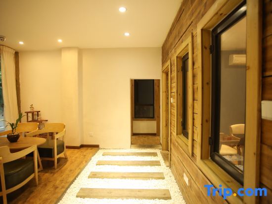 Чэнду: Qingchengshan and a mountain house