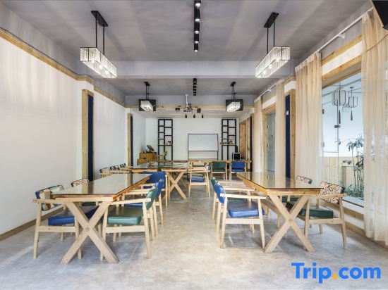Чэнду: Qingchengshan and a mountain house