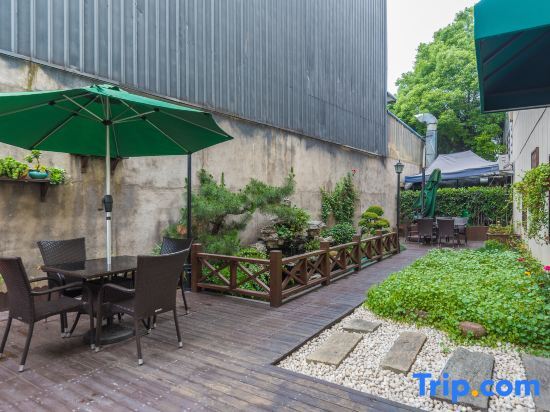 Цзиньхуа: Jinhua Hongjia · He Hotel (Jinhua Motor City Fruit Market)