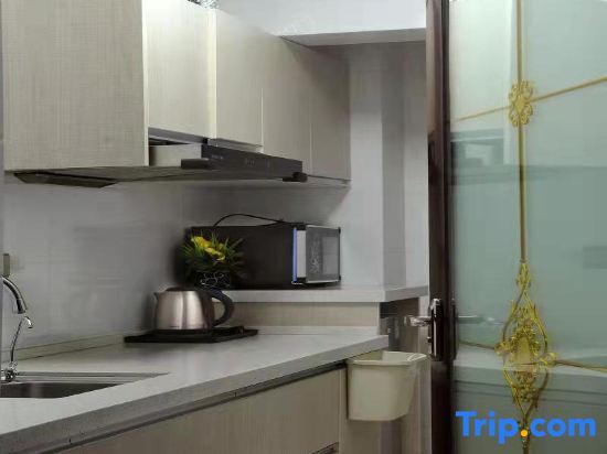 Дэхун: Yashige Apartment Ruili