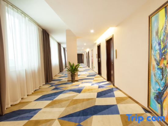 Days Inn by Wyndham Business Place Guilin Yishun — фото 1