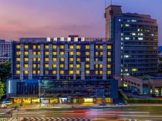 Lanyang: Zhangzhou Shunhao Business Hotel (Zhongxing Street Bus Station)
