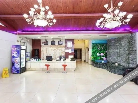 Lanyang: Zhangzhou Shunhao Business Hotel (Zhongxing Street Bus Station)