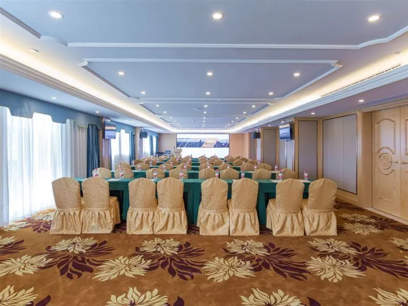 Эньши: Vienna International Hotel (Enshi Cultural Center Airport)