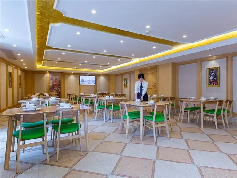 Эньши: Vienna International Hotel (Enshi Cultural Center Airport)