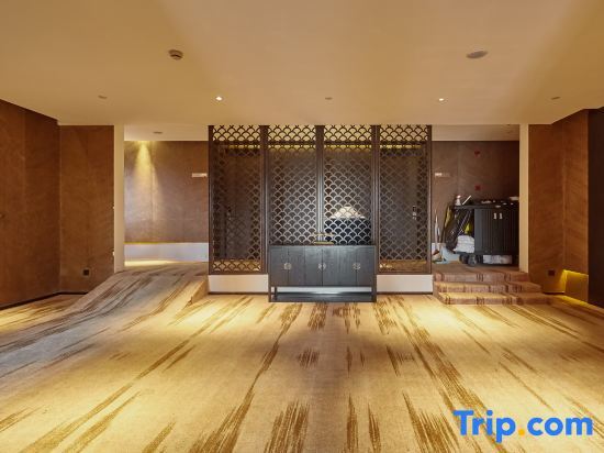 Шанхай: Chongming Dongtan Yue Hotel (Chenjia Town Dongtan Business Plaza)