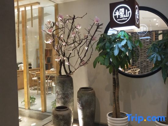 Цзясинь: Unknown World Hostel Wuzhen