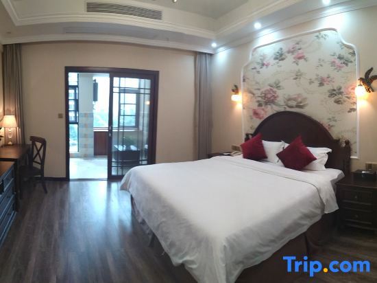 Ухань: Chunshen Hotel(Tan Xinpei Metro Station, Jiangxia District Government, Wuhan)
