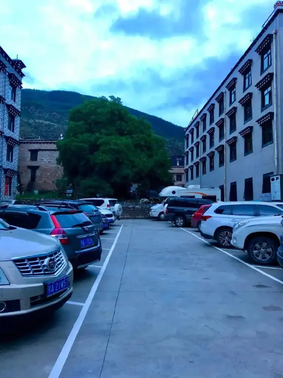 Шангри-Ла: 7 Days Inn Daocheng Shangri-La Yading Scenic Area