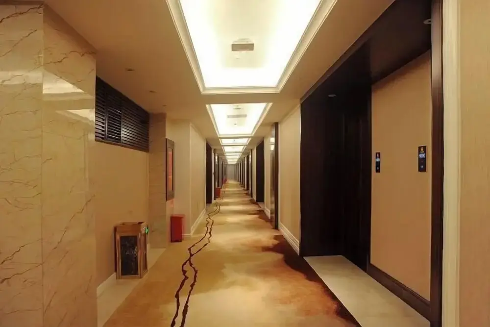 Дэхун: Yingjiang Triumph Hotel