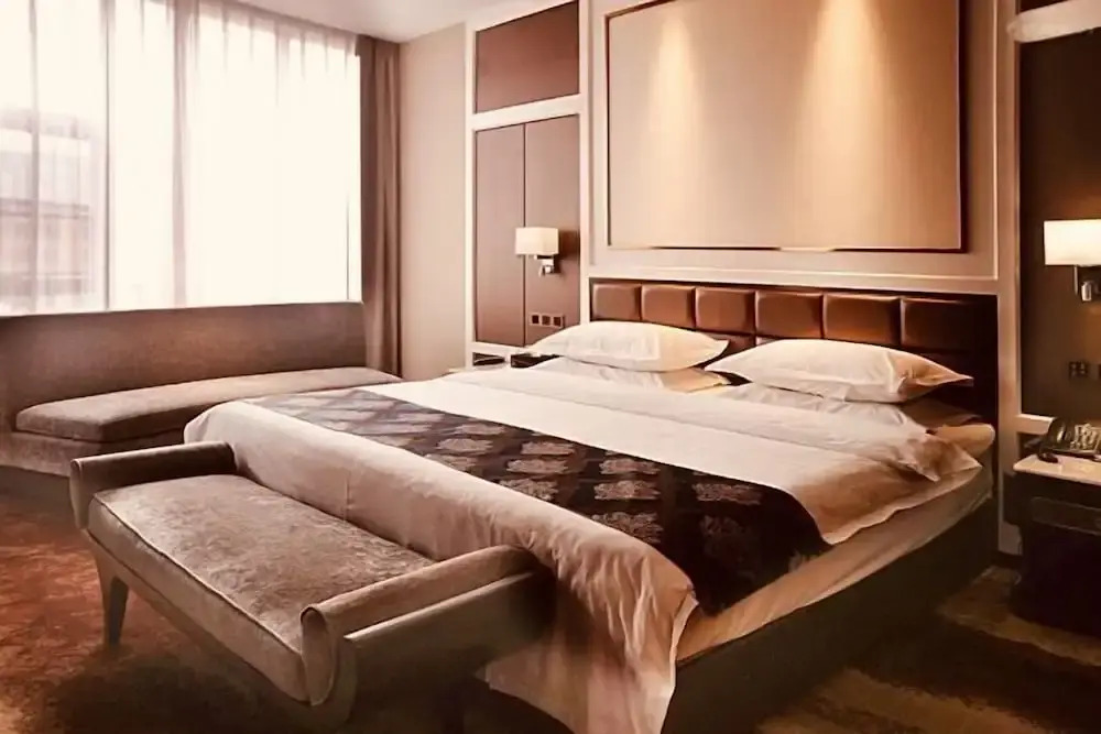 Дэхун: Yingjiang Triumph Hotel