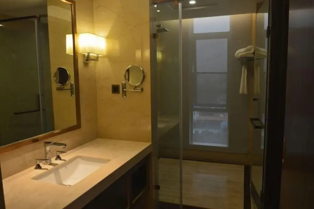 Дэхун: Yingjiang Triumph Hotel