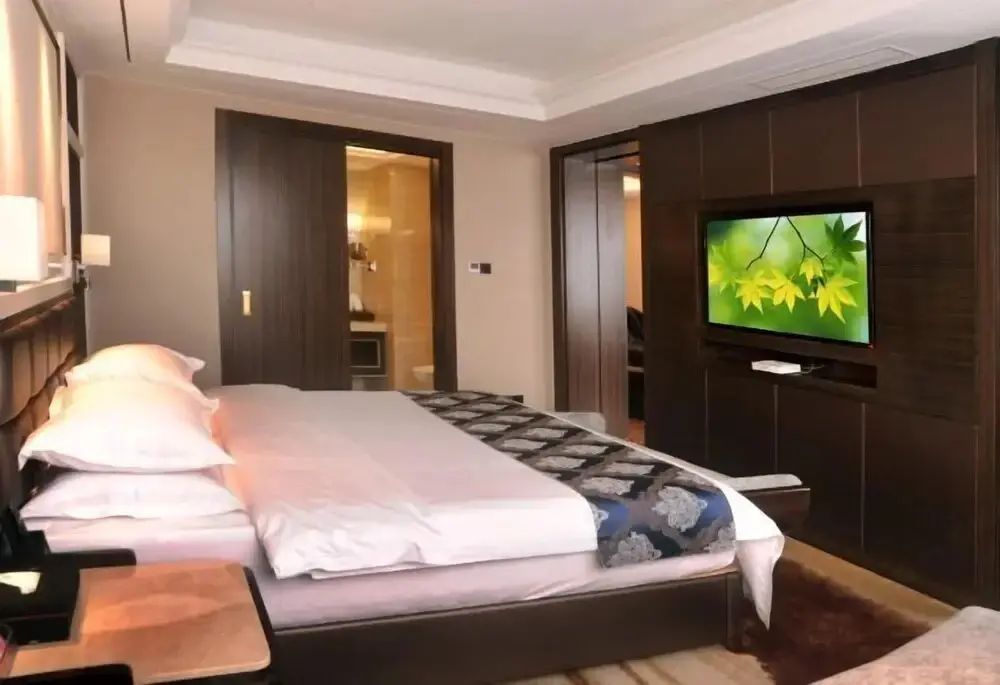 Дэхун: Yingjiang Triumph Hotel