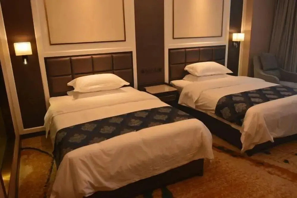 Дэхун: Yingjiang Triumph Hotel