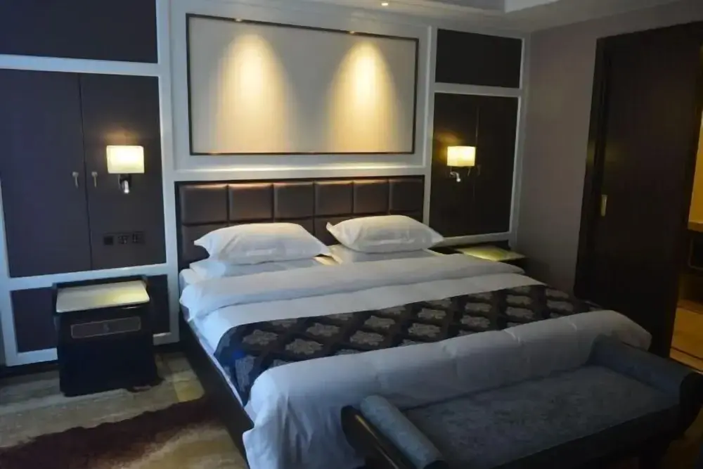 Дэхун: Yingjiang Triumph Hotel