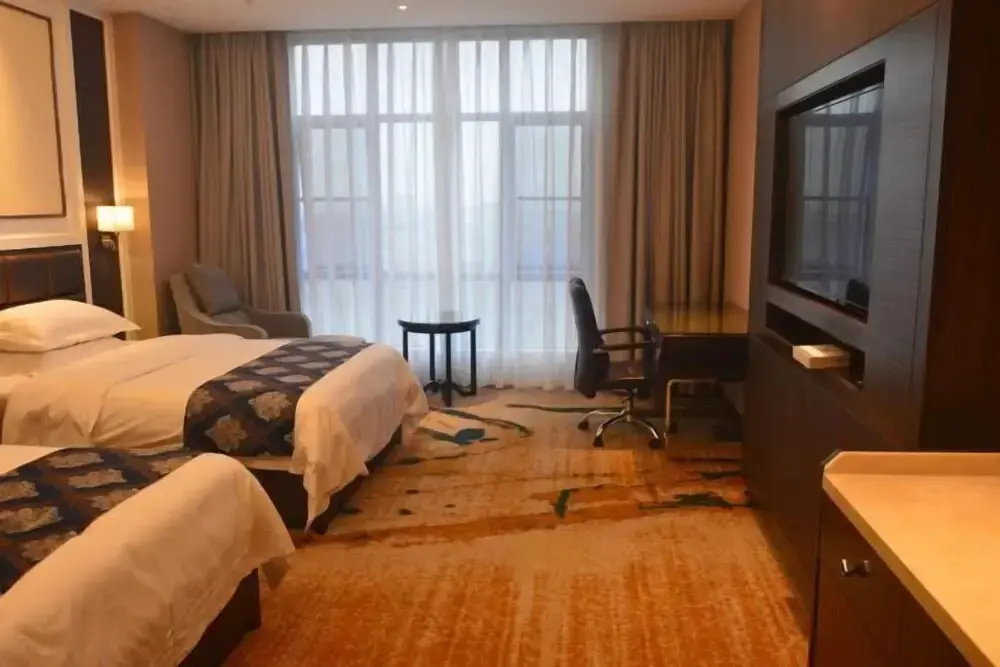 Дэхун: Yingjiang Triumph Hotel