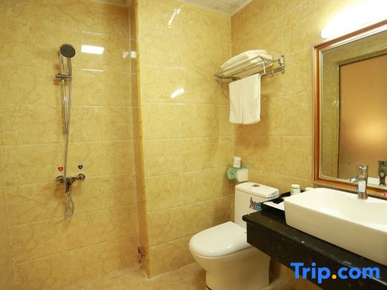Фанчэнган: Dongxing Chengshi Relian Seaview Hotel