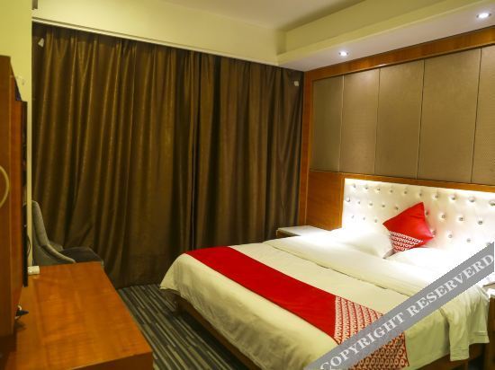 Юэян: Yayue Four Seasons Business Hotel