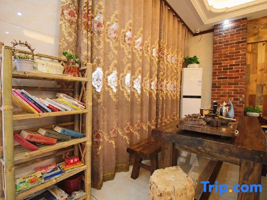 Хучжоу: Bamboo and Apricot Garden House