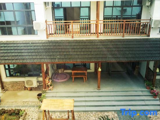Хучжоу: Bamboo and Apricot Garden House