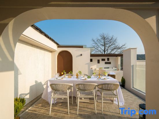 Хучжоу: Tasha Dudo Amor Private Tang Castle Homestay (Moganshan Branch)