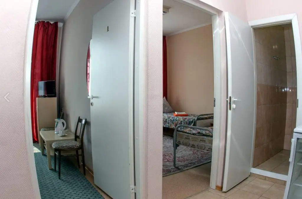 Красноярск: Hotel Tri Medvedya