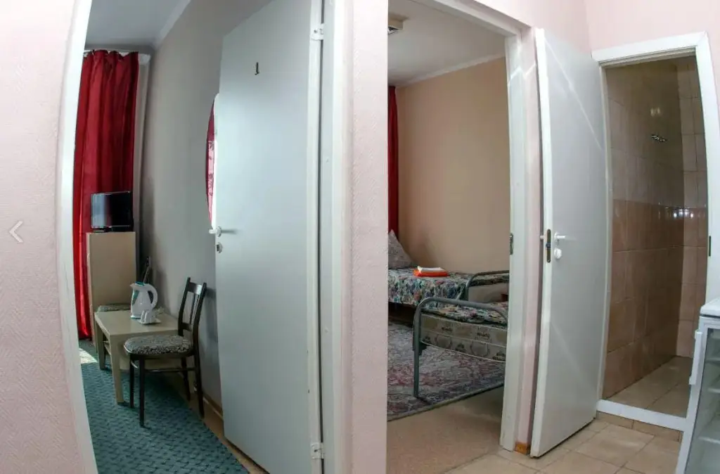 Красноярск: Hotel Tri Medvedya