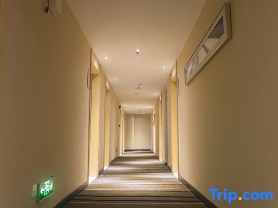 Юйлинь: Season flower HOTEL (Yulin Hongjin Mall Branch)