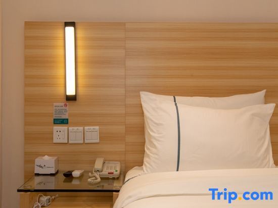 Юйлинь: Season flower HOTEL (Yulin Hongjin Mall Branch)