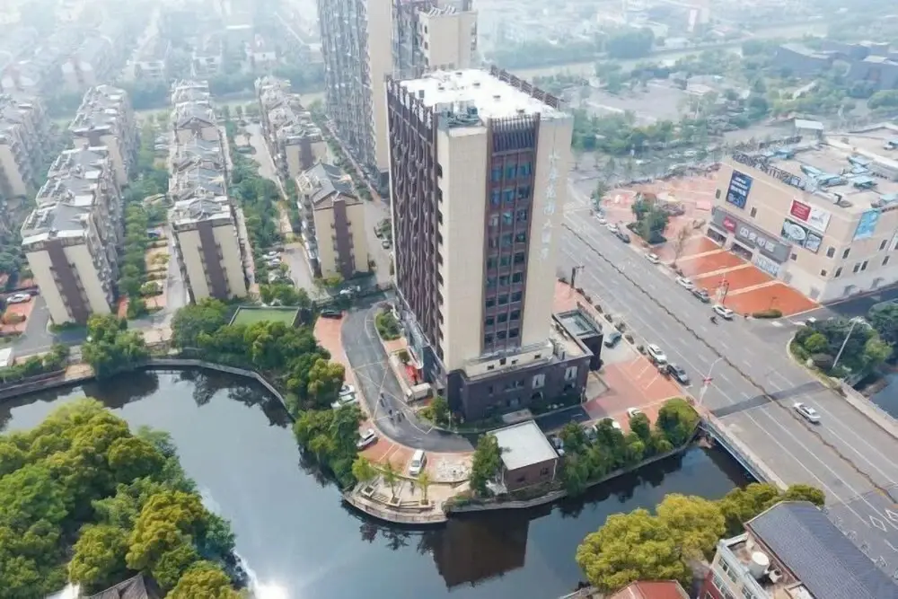 Хучжоу: Waterfront Garden Hotel