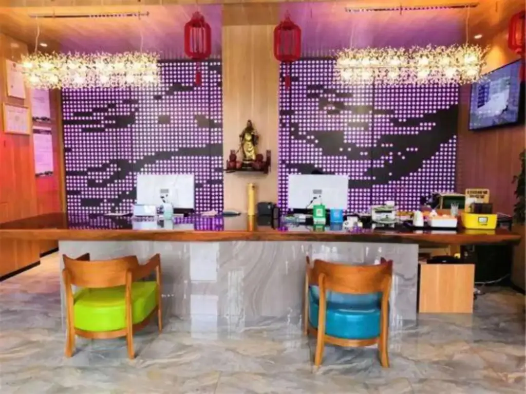 Наньян: Kee Royal Hotel (Dengzhou Hua Chau Academy Store)