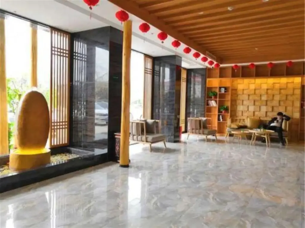 Наньян: Kee Royal Hotel (Dengzhou Hua Chau Academy Store)