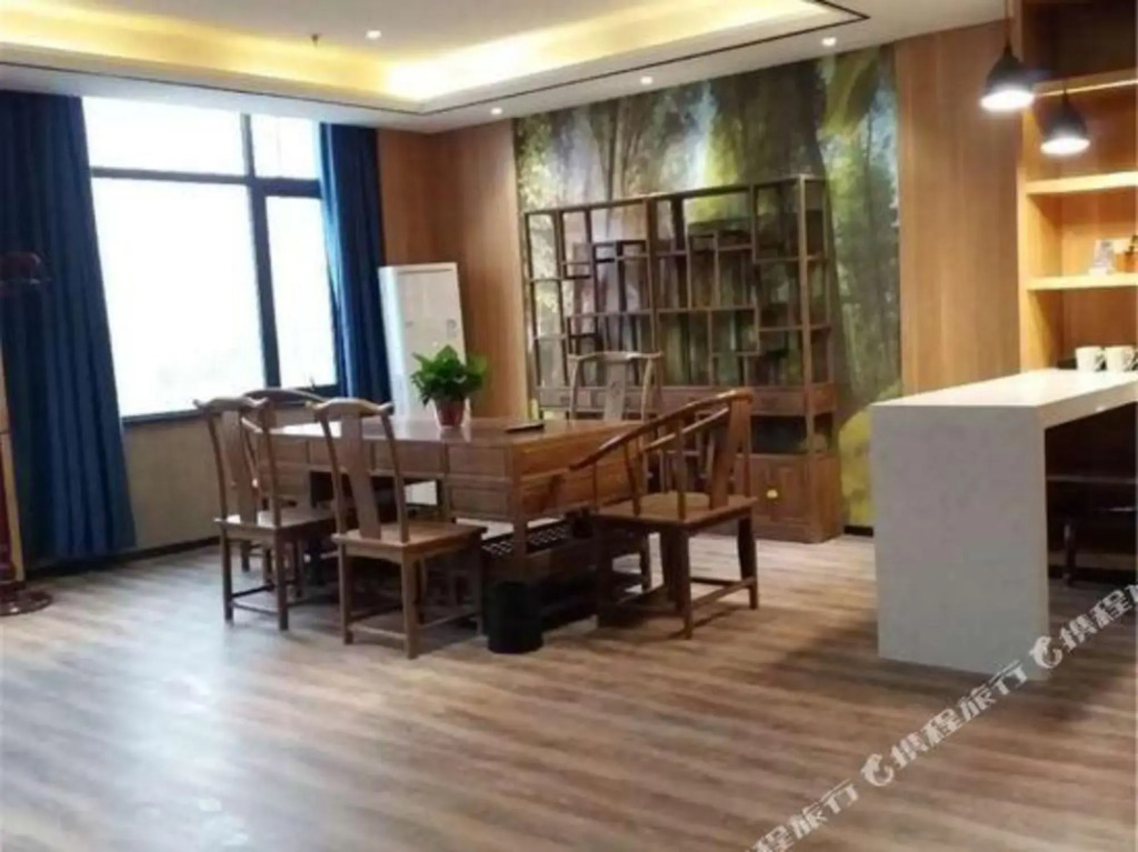 Наньян: Kee Royal Hotel (Dengzhou Hua Chau Academy Store)
