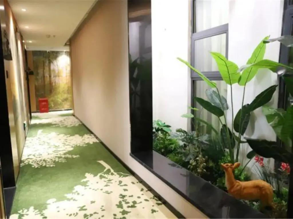 Наньян: Kee Royal Hotel (Dengzhou Hua Chau Academy Store)