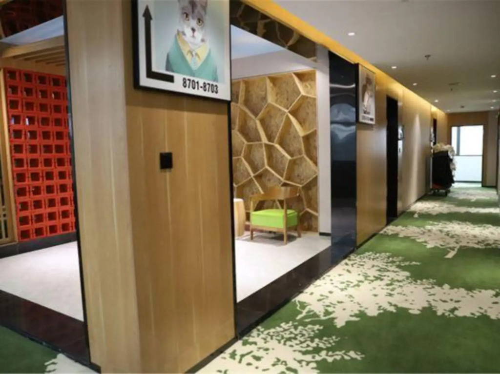 Наньян: Kee Royal Hotel (Dengzhou Hua Chau Academy Store)
