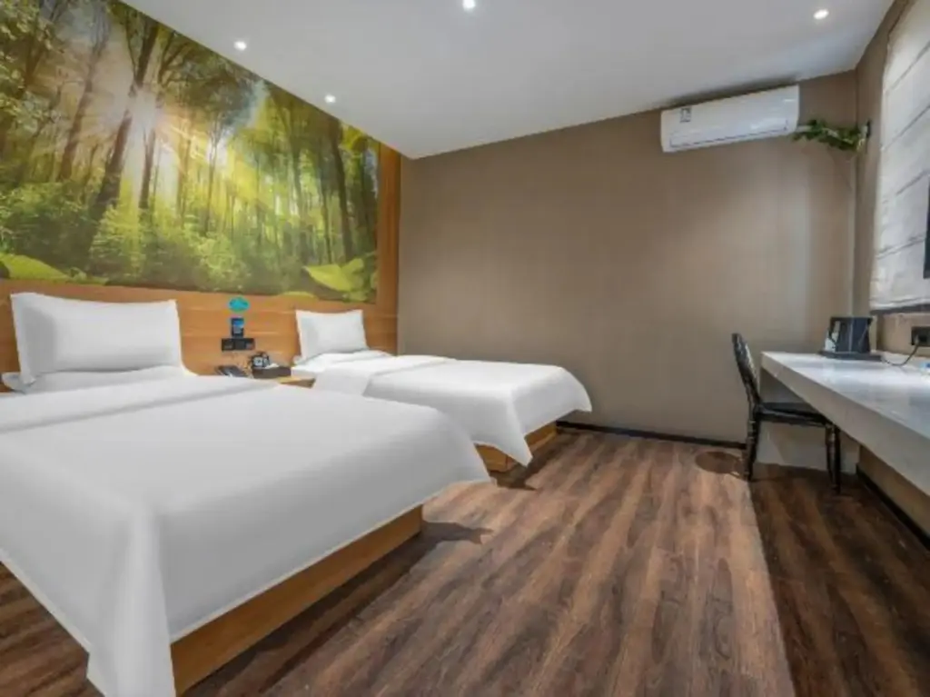 Наньян: Kee Royal Hotel (Dengzhou Hua Chau Academy Store)