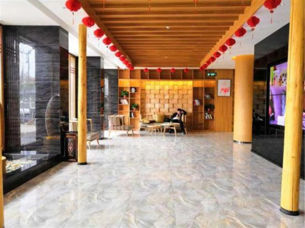 Наньян: Kee Royal Hotel (Dengzhou Hua Chau Academy Store)