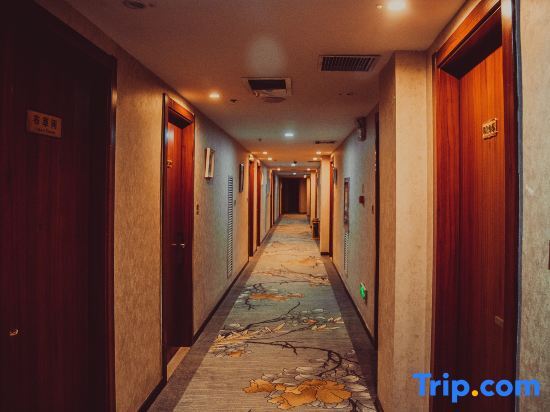 Урумчи: Silu Bi'an Boutique Business Hotel (Airport Xintianrun Rome Tianjie)