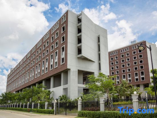Haikou Guanlan Lake Huayi FengXiaogang film community filmmaker Hotel — фото 1