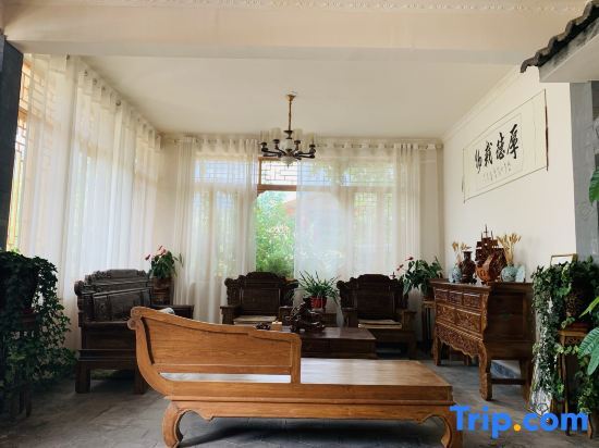 Дали: Kejunjia Hostel