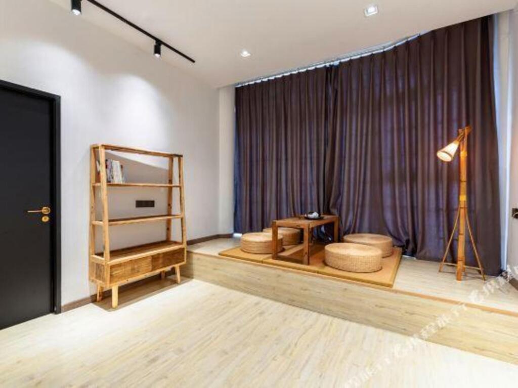 Чунцин: Or, unhurried yard (Nansan One Tree Store)