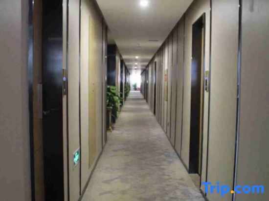 Дажоу: Super 8 Hotel (Dazhou Quxian Fortune Center)
