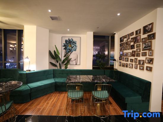 Хучжоу: Huzhou Manani Hotel (Zhili Golden Coast Children's Clothing City)